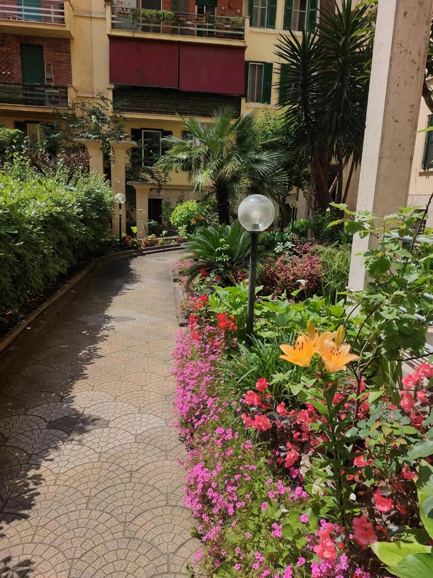 Rosy Apartment